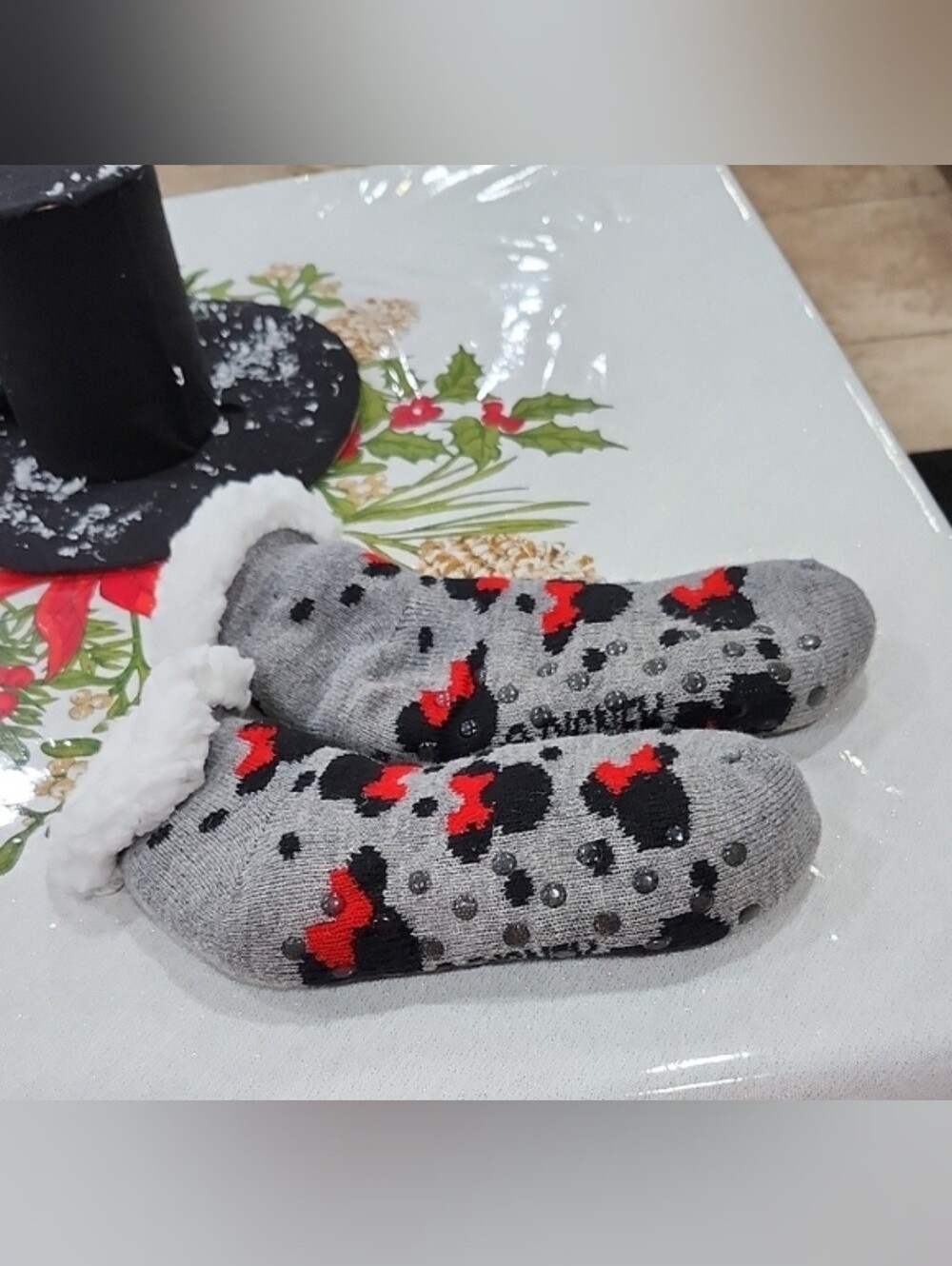 Minnie Mouse-inspired Knit Slipper Socks